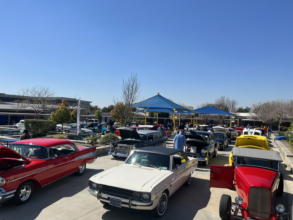 MattDultz's tweet photo. Awesome Car Show today at COHS. Thank you Steve Smith and your Auto Club for a great event! @CharterOakHigh @SteveSm30049410 @CharterOak_Dist https://t.co/dBAeqoMSWK