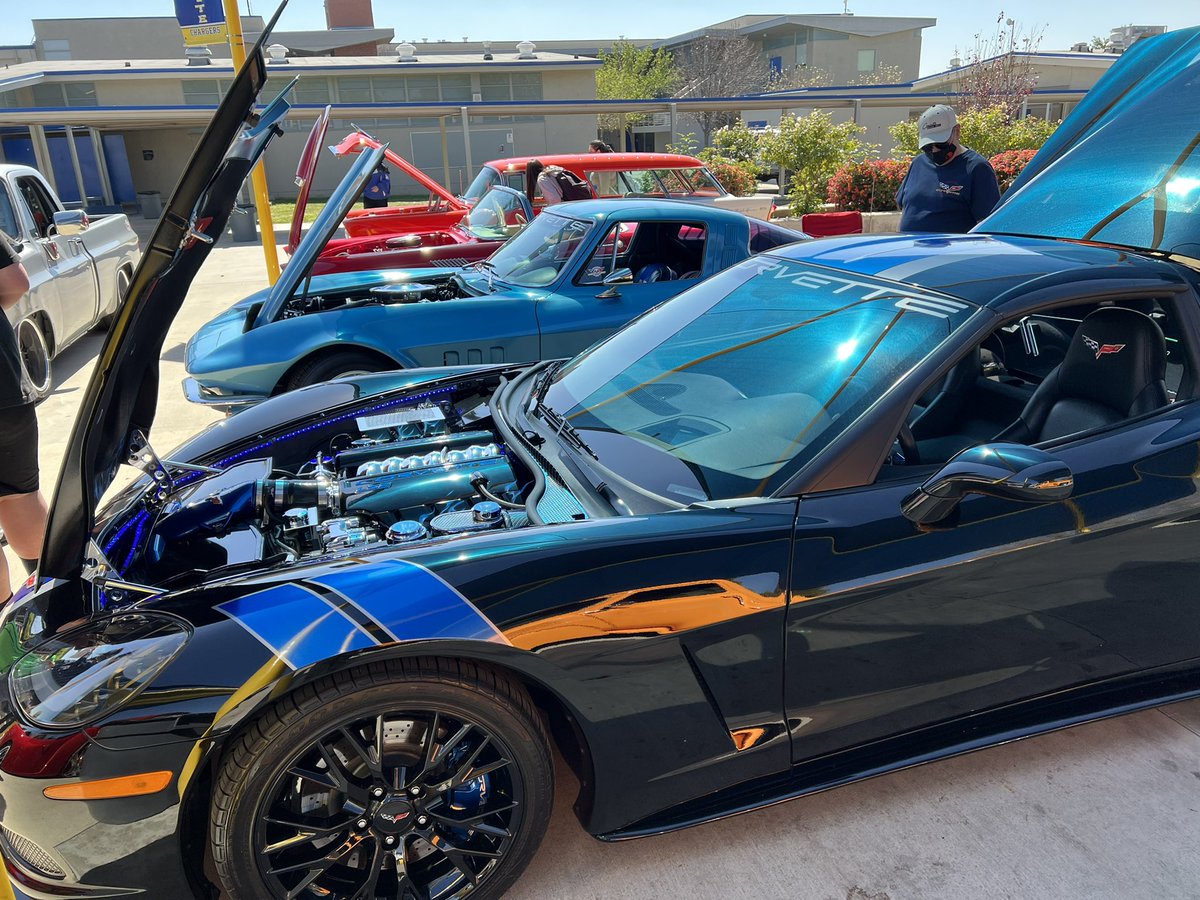 MattDultz's tweet photo. Awesome Car Show today at COHS. Thank you Steve Smith and your Auto Club for a great event! @CharterOakHigh @SteveSm30049410 @CharterOak_Dist https://t.co/dBAeqoMSWK
