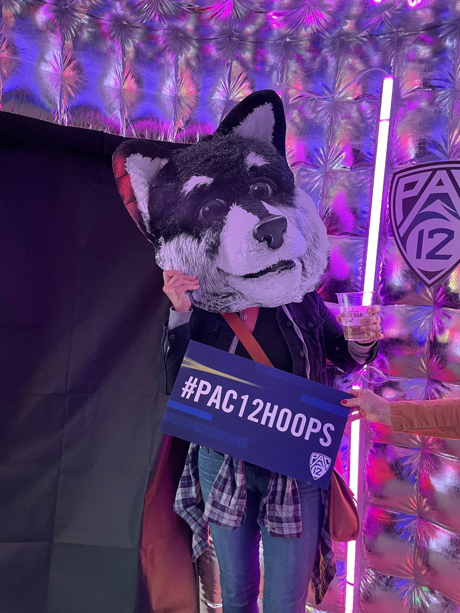 sbrenthudson's tweet photo. Ready to cheer on the Dawgs #pac12hoops https://t.co/bbS6w7ePjc