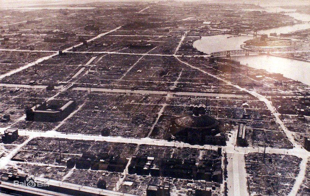 Vxujianing's tweet photo. 3月10日是个特殊的日子。1945年的今天，美国实施了东京大轰炸。334架B一29从关岛直扑东京，实行轮番地毯式轰炸，投下2000余吨燃烧弹，10万人死亡，另有10万人被烧成重伤，100万人无家可归，东京约1/4被夷为平地。伤亡人数竟超过了后来遭到原子弹袭击的广岛，可能是人类历史上最具破坏性的非核武空袭。 https://t.co/ggsHHQSHoK