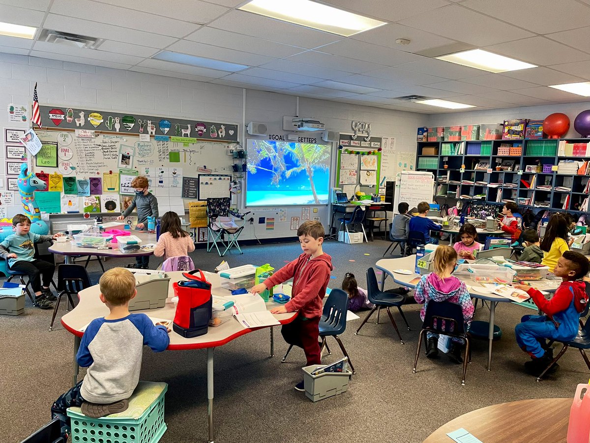 BUZZin2ndGrade's tweet photo. When we earn pajama and pink lemonade day and weโre kicking off book clubs, itโs only fitting we do it by the beach! ๐๐๐ฅค #picturewalk #getstarted #readers @WestridgePRIDE https://t.co/gK6NLOCxKZ