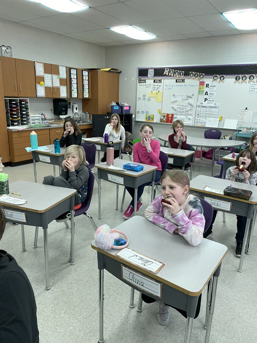 msbrownwes3's tweet photo. Some apple crunching today! @WESpolarbears #WeStandTogether #reconnectNYCSD #inspireWES #becomebelongnycsd https://t.co/g7EhPbqIue