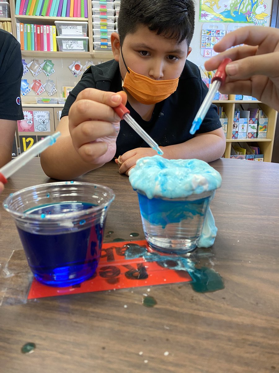 haleyfreeman22's tweet image. We’re learning about weather this week! Today’s science experiment demonstrated how water droplets accumulate &amp;amp; when they get too heavy to stay suspended in the cloud, they fall to the Earth as rain. ☔️ #LifeinALE @NISDGlenoaks