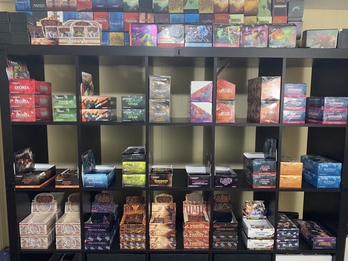 medina_irl's tweet photo. We’re cracking packs tonight. If you want to get in on the fun, hit the link below! #TCGPackClub

https://t.co/D1bDPCWrUn https://t.co/SwNYQpHE1u
