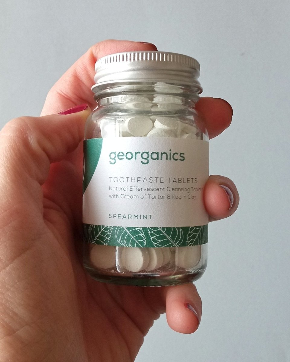 Dentífrico natural en pastillas

Libre de ingredientes sintéticos, sin sulfatos ni fluoruros. Contiene bicarbonato de sodio que hace que cada comprimido tenga propiedades espumantes naturales. Cuida de tu salud dental y mantiene el aliento fresco.
 
tiendazerowaste.com