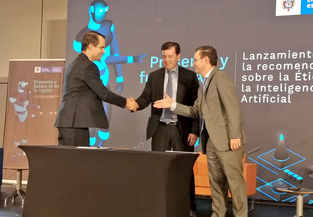 fjnoguera's tweet image. #PresenteyFuturoIA| Firmamos con @Vicmunro y @NicolasUribe un memorando de entendimiento para el desarrollo del #PolicyLab, un instrumento recomendado por la mision de la @UNESCO que busca identificar las tendencias tecnológicas, económicas y sociales.