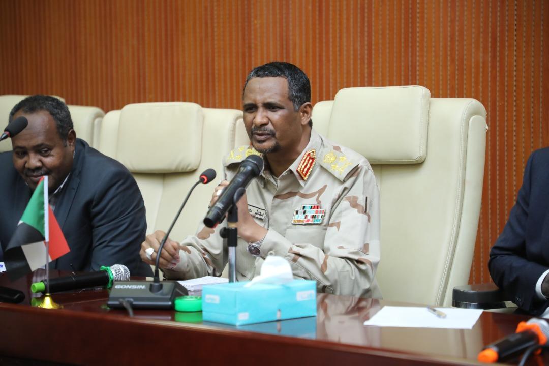 sudan_mix's tweet photo. حميدتي :  لا نريد أن يعمل رجال الأعمال لمصلحتهم فقط نريد أن يكون شعارنا (السودان أولاً).
#السودان_اولآ https://t.co/rQ6Shsql2j