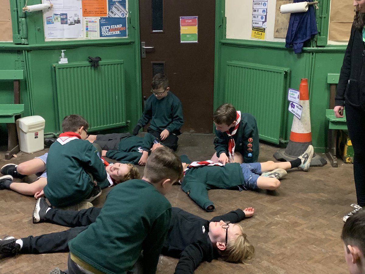 boldventurepar1's tweet photo. First Aid tonight at cubs #skillsforlife  #cubscouts #FirstAid https://t.co/vxIHMFFFD7
