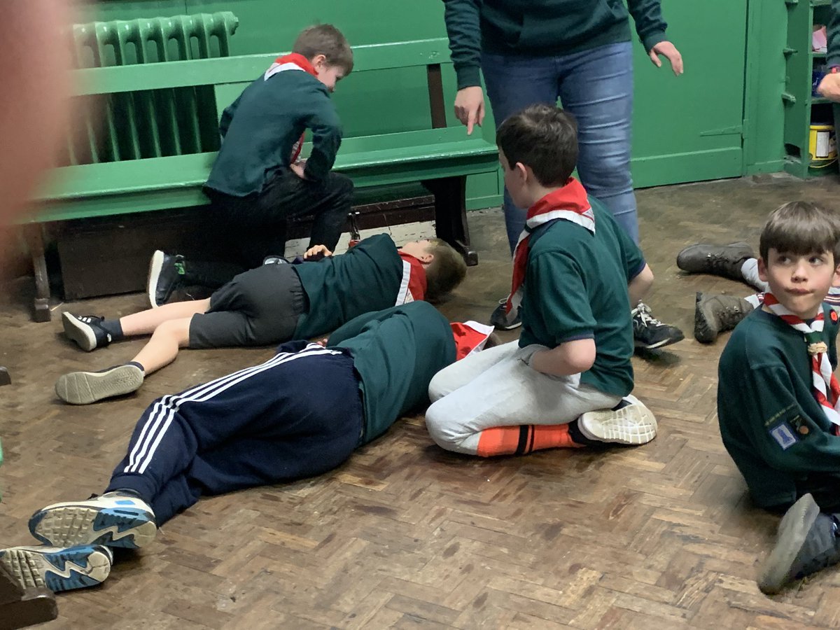 boldventurepar1's tweet photo. First Aid tonight at cubs #skillsforlife  #cubscouts #FirstAid https://t.co/vxIHMFFFD7