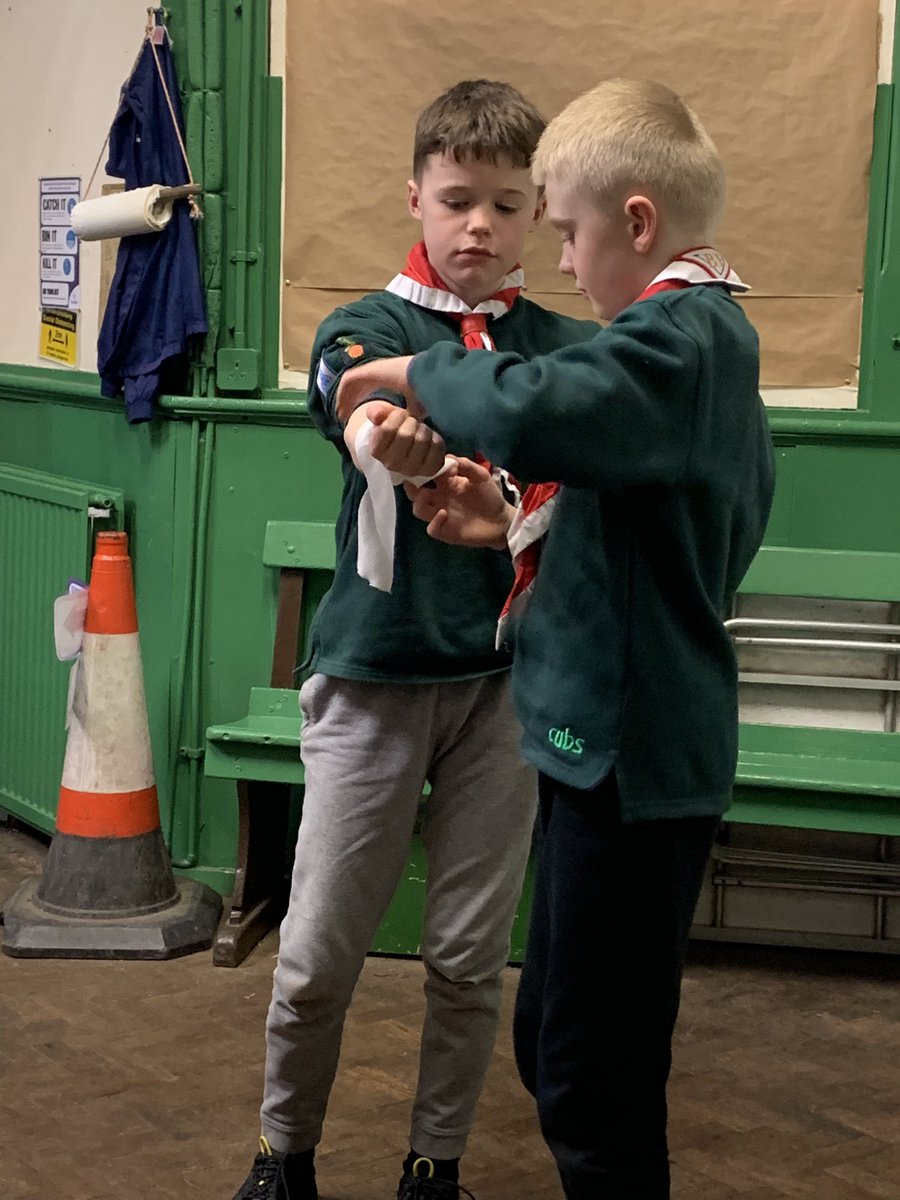 boldventurepar1's tweet photo. First Aid tonight at cubs #skillsforlife  #cubscouts #FirstAid https://t.co/vxIHMFFFD7