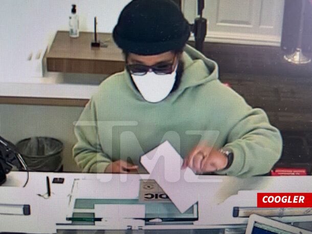 GAFollowers's tweet photo. “Black Panther” and “Creed” director Ryan Coogler was detained and handcuffed by Atlanta police after he asked a Bank of America teller to withdraw $12,000 in cash from his own checking account. They thought he was trying to rob the bank, and called the police. https://t.co/tJaXPyHBRj