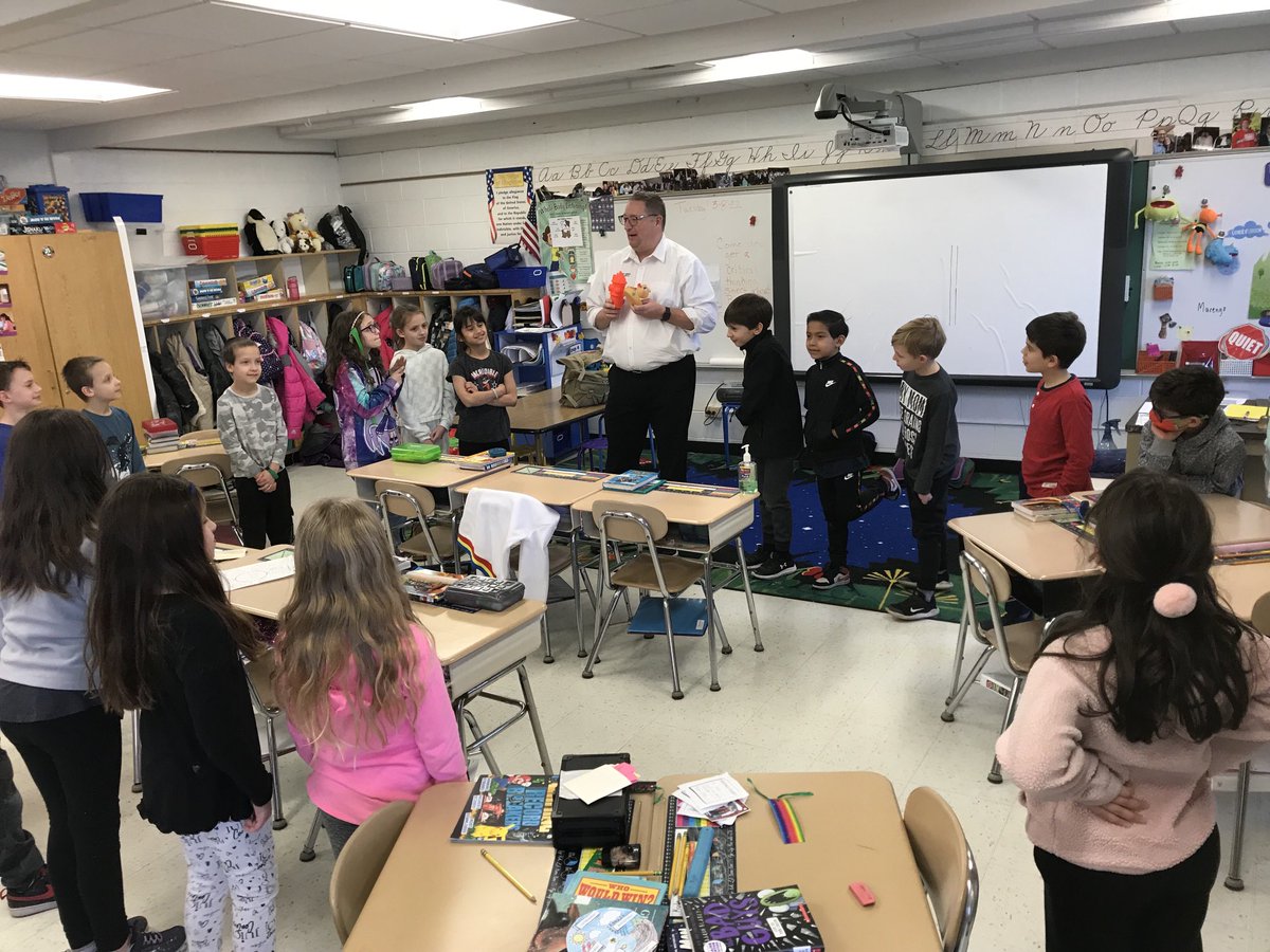 MrsSabath's tweet photo. Thank you Dr. A. for visiting our classroom and playing some great games with us! #proud2bd23 #rosspride ⁦@D23Ross⁩ ⁦@PHSD23⁩ https://t.co/HUjlZ4Uinf