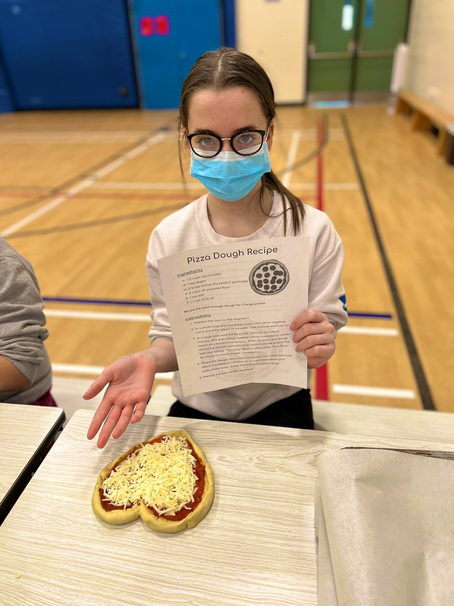 MrsMessen1's tweet photo. Making math and language meaningful with a morning of pizza making from scratch. Great job class! Learning is fun. @npsc_schools @olsnpsc https://t.co/rqzk2O2nOI