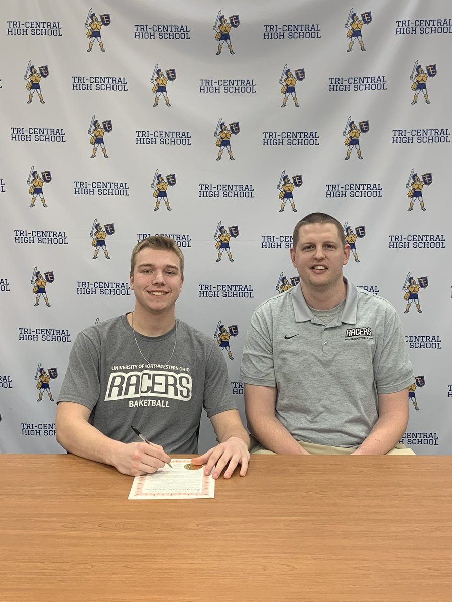 tcboysbb's tweet photo. Congratulations to Jake Chapman on signing your commitment to UNOH! #tctrojans @Unohracers https://t.co/yk4B7gk6SU