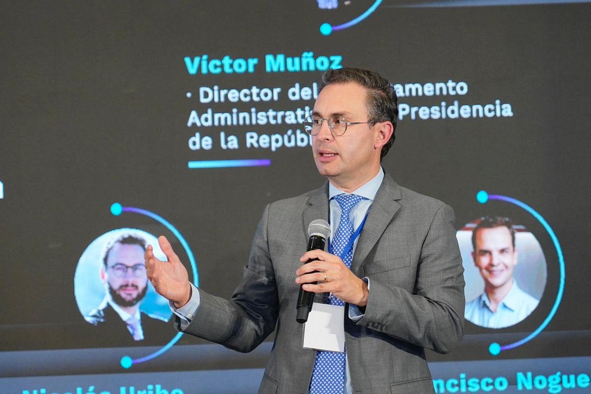 NicolasUribe's tweet image. &quot;La @camaracomerbog es un nido para que gremios, empresas, entidades e iniciativas se vinculen para empujar la apropiación de tecnologías novedosas por parte de nuestro tejido empresarial. La firma de este #PolicyLab es otro aporte nuestro para este objetivo&quot;.

#PresenteyFuturoIA