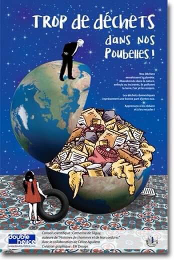 martine_emo's tweet photo. L es #éco-délégués du lycée #Larbaud ont profité de l’exposition «  Trop de déchets dans nos poubelles » pour se rencontrer autour du thème du déchet et du recyclage. https://t.co/Q6VyDiR0jh
