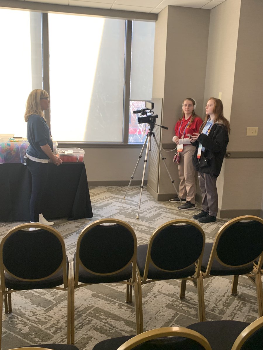 bookfairy15's tweet photo. @SSHaun510 did such an amazing job presenting!!! Paparazzi is already after her!! https://t.co/X5ziU0fJj4