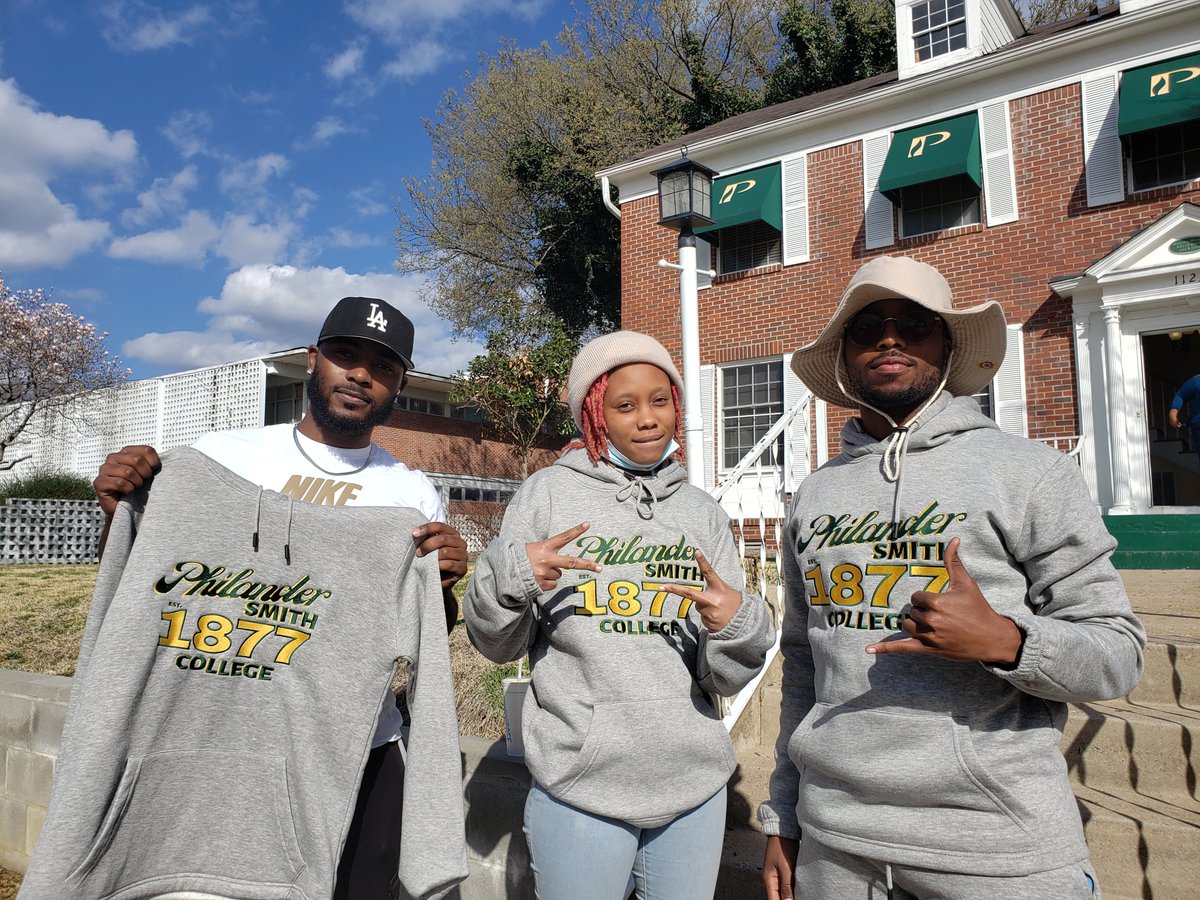 PhilanderSmith's tweet photo. There's never a dull moment when you rock the Philander Smith GREEN &amp; GOLD! The day was too pretty not to take a picture!

#RYSPHILANDER #PhilanderForward https://t.co/GAnkT8H6O8