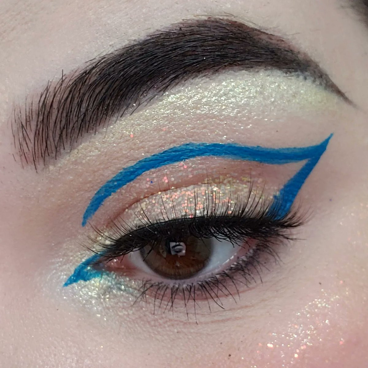 eyelinerkillz's tweet photo. "I try more and more to be myself, caring relatively little whether people approve or disapprove." -Vincent Van Gogh
.
.
.
.
.
.
#makeup #makeupartist #mua #motd #starrynight #vangogh https://t.co/bQfnAizvji