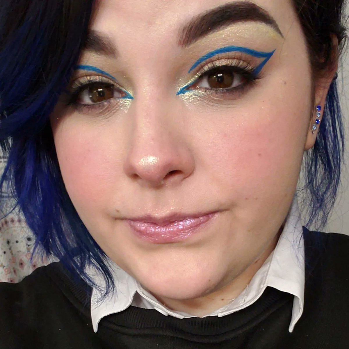 eyelinerkillz's tweet photo. "I try more and more to be myself, caring relatively little whether people approve or disapprove." -Vincent Van Gogh
.
.
.
.
.
.
#makeup #makeupartist #mua #motd #starrynight #vangogh https://t.co/bQfnAizvji