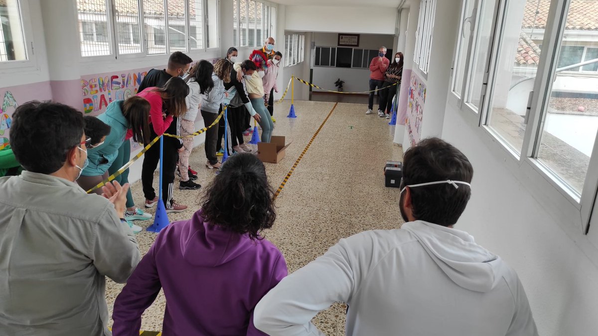 CPR_Zafra's tweet photo. Seminario de Educación Física en el #AuladelFuturo del @CEIPJuan23Zafra dedicada a la gamificación gracias a dos crack como @cheloky77 y @josangiltejada https://t.co/643RF6NvxZ
