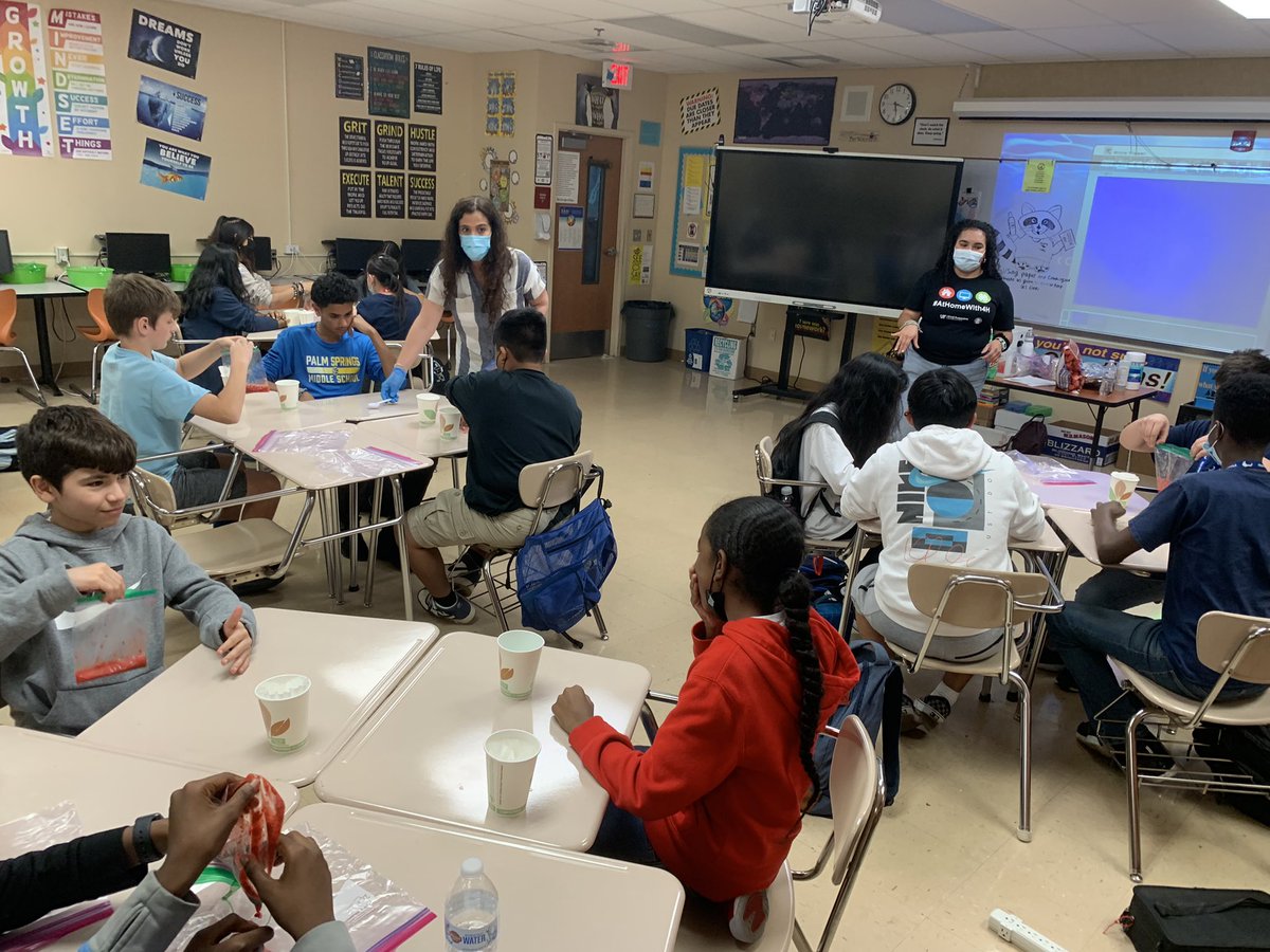 STEMagillPSMS's tweet photo. What a wonderful lesson on 🍓DNA extraction by @palmbeach4h!! Our @palmspringsms STEM enthusiasts were overly excited the whole time! What a great follow up from our guest speaker @CitrinKori from @MPFNeuro. 🍓🧬🔬#STEMConnection https://t.co/9AciAH3VUx