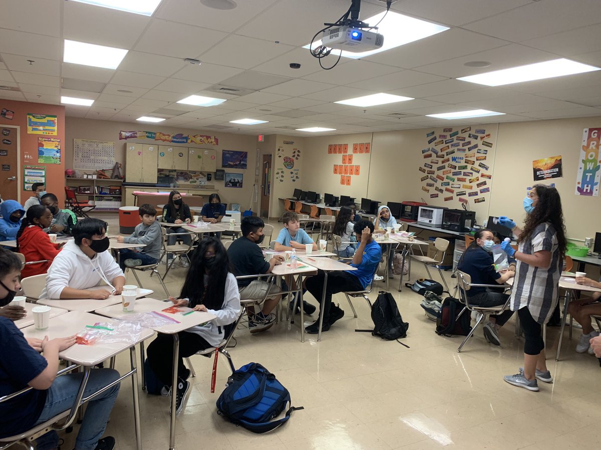 STEMagillPSMS's tweet photo. What a wonderful lesson on 🍓DNA extraction by @palmbeach4h!! Our @palmspringsms STEM enthusiasts were overly excited the whole time! What a great follow up from our guest speaker @CitrinKori from @MPFNeuro. 🍓🧬🔬#STEMConnection https://t.co/9AciAH3VUx