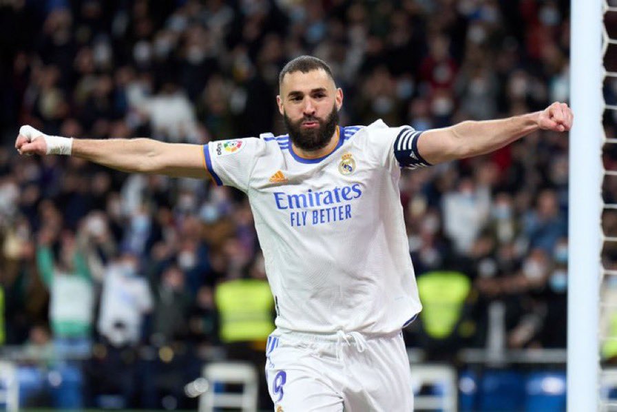 Footballogue's tweet photo. TRIPLÉ EN HUITIÈME DE FINALE DE LIGUE DES CHAMPIONS 💥

MONSIEUR KARIM BENZEMA 🇫🇷 https://t.co/1U8Q6ThWNk
