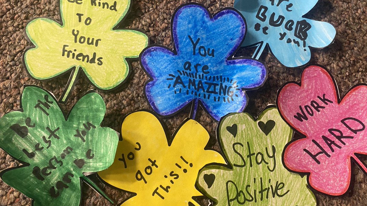 MissCaraG's tweet photo. Ss created shamrocks to share kindness and brighten our day. “Kindness is worth more than gold!”@Chelsea_Tigers #157cmarches #allin157c https://t.co/1ILarTtAbF