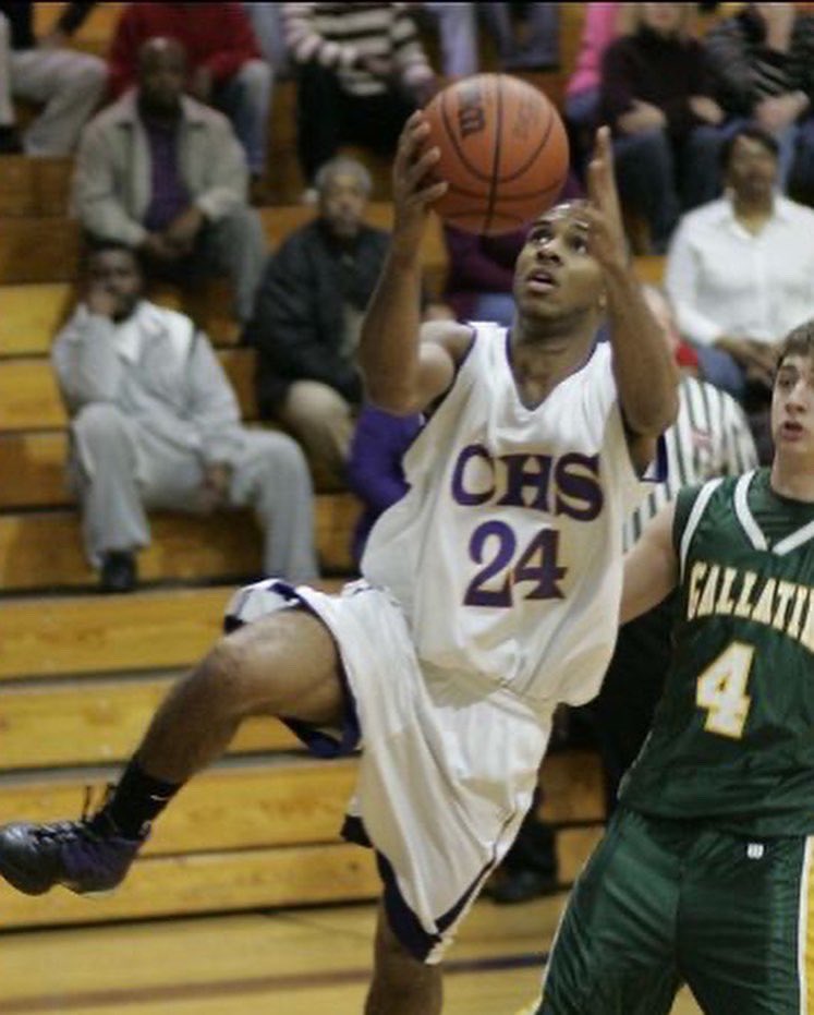 931HoopsReport's tweet photo. The Clarksville Wildcat 2,000 point club.

Trenton Hassell, Class of 1997
Tyrone Caldwell, Class of 2008
JJ Wheat, Class of 2022

I got to see Caldwell when I was a 5th grader, the similarities between him and Wheat are insane. To see all this take place as I’m older is wild! https://t.co/4hVZmxCXpq