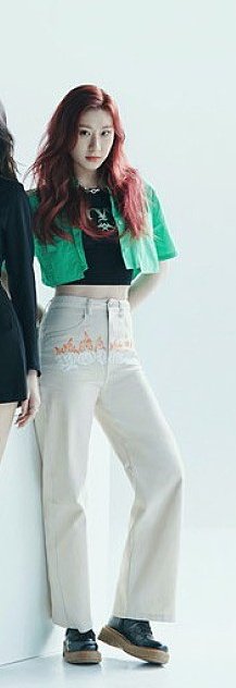 _Chocolate_Rush's tweet photo. S/S 2022 "H&amp;M with ITZY" #채령 https://t.co/FstSvHhrjG