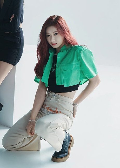 _Chocolate_Rush's tweet photo. S/S 2022 "H&amp;M with ITZY" #채령 https://t.co/FstSvHhrjG