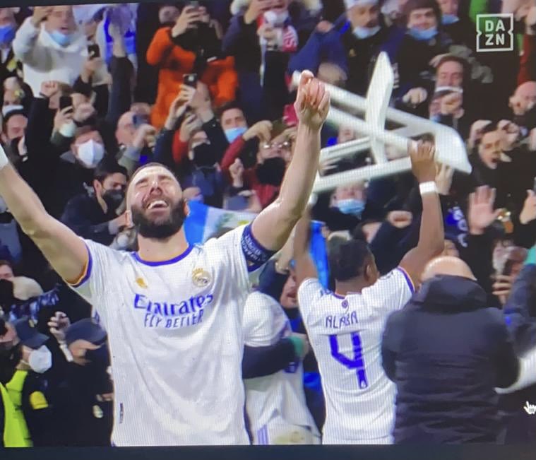 Was macht <a href="/David_Alaba/">David Alaba</a> da? 😳 #RMAPSG