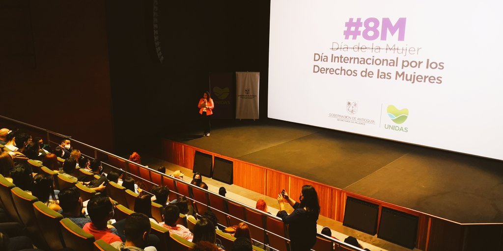 MujeresAnt's tweet photo. 'Agradecemos a @MujeresAnt, @GobAntioquia y @ParticipaAnt por todo el apoyo al cortometraje @caballitodeamar y al trabajo que desarrollan para que en Antioquia las mujeres y los hombres tengan los mismos derechos y las mismas oportunidades' - 🎙️Sofía López, productora general. https://t.co/0yMshTR9Io