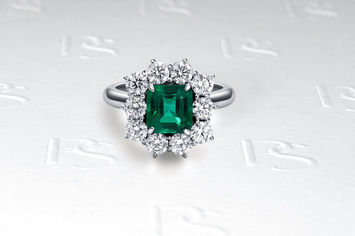 PaulSheeran's tweet photo. Considered the gemstone of royalty and romance, an emerald gemstone has become a popular alternative to a diamond in engagement rings. 
Beautiful and effortlessly impactful, an emerald ring is full of character with an electric vibe.

#EmeraldGreen https://t.co/7XEqdhNznG