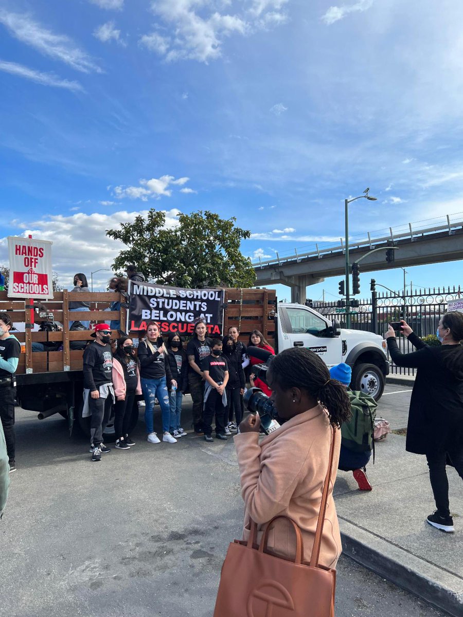 unitedroots's tweet photo. Check out some pictures from the this past Saturday's East Oakland March to rally against School Closures! https://t.co/5r2IPTWJHu