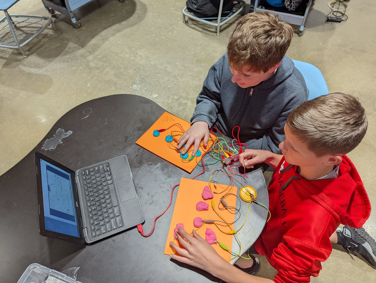 InertiaMatters's tweet photo. Had a great time exploring our @makeymakey classroom kit with @SheilaF63386927's STEM exploratory classes! #FunWithCircuits @powhatanms https://t.co/lZORMSwW3V