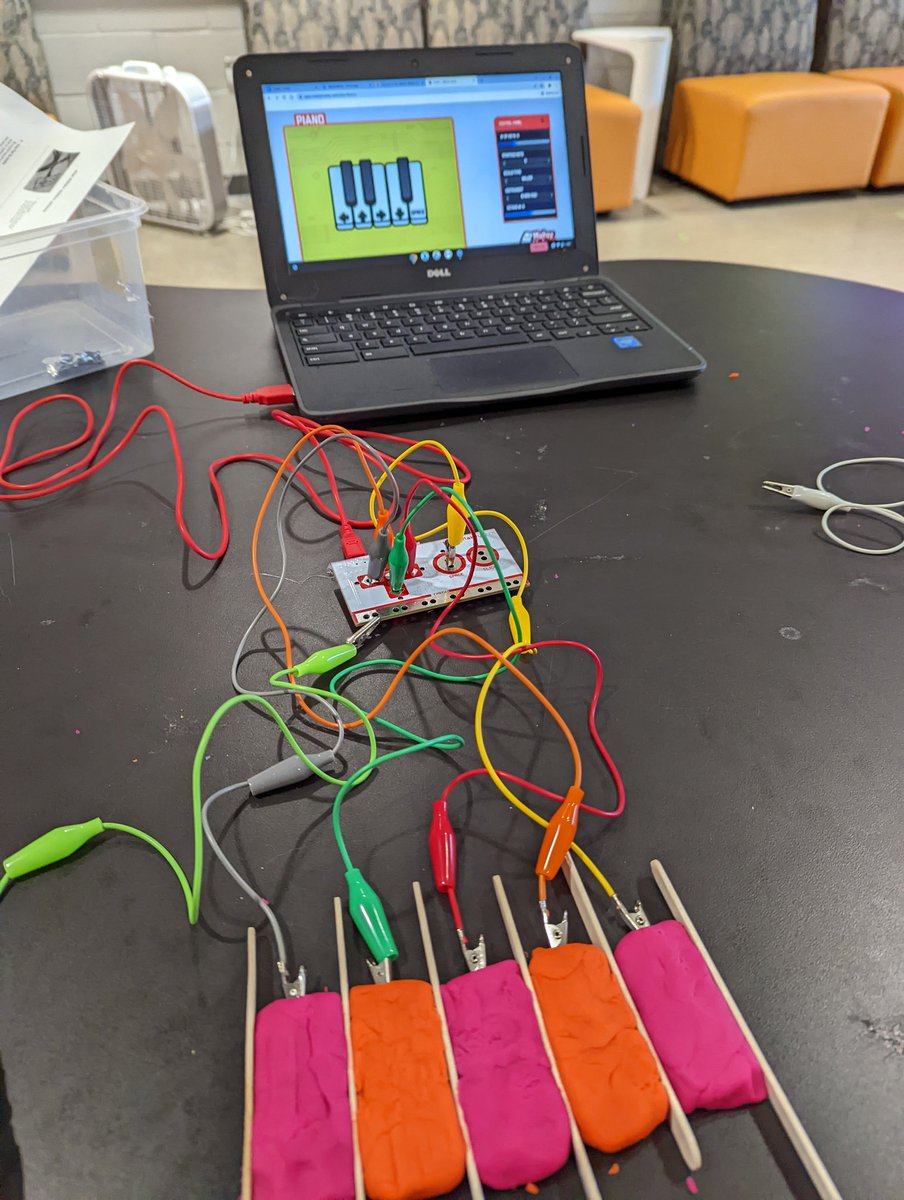 InertiaMatters's tweet photo. Had a great time exploring our @makeymakey classroom kit with @SheilaF63386927's STEM exploratory classes! #FunWithCircuits @powhatanms https://t.co/lZORMSwW3V