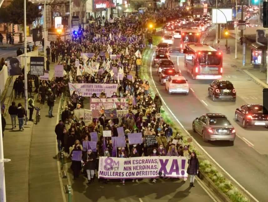 Onte o feminismo galego demostramos un novo #8M a nosa capacidade de mobilización✊💜

Dereitos para todas, todos os días‼️♀️

#NinViolencia
#NinPrecariedade
#NinInvisibilidade
#8M2022
#XuntasSomosMáisFortes 
#FeminismoGalegoEnPe

Imaxes da manifestación da #Coruña con <a href="/Galegas8M/">Galegas 8M</a>
