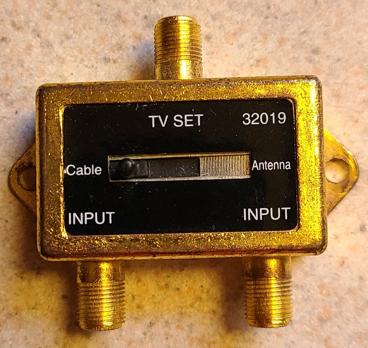 RadioKD4PAT's tweet photo. Ran across this old switch while cleaning out. https://t.co/1hdsJErioG