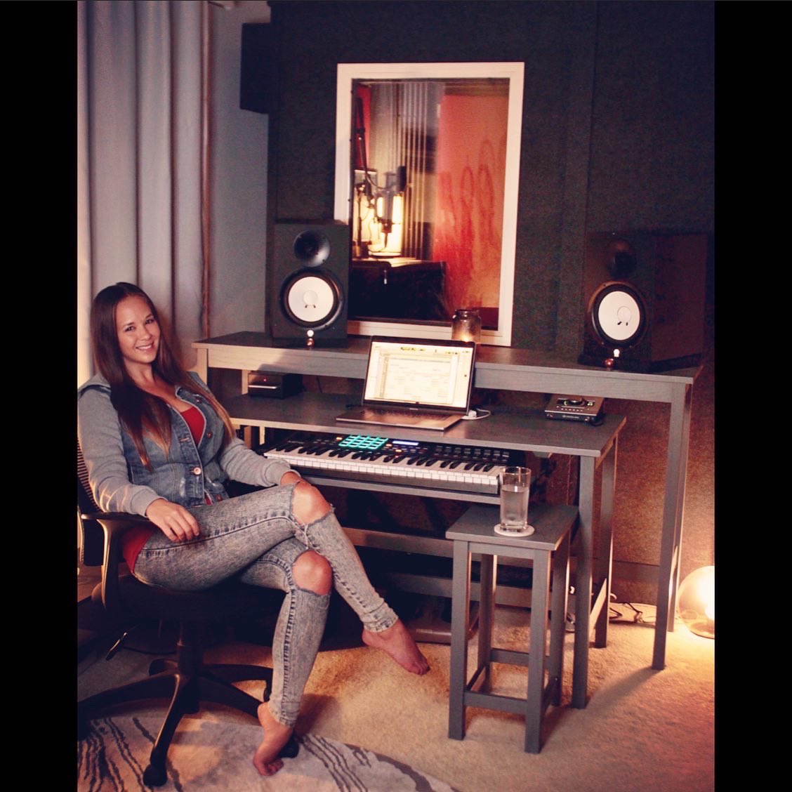 LAvocalbooths's tweet photo. Another happy client @kimeramorrell with her LA Vocal Booth! 🎧 Visit https://t.co/J6OYy2V1FY to design your dream Vocal Booth today. 🤍 

#LAVB #LAVocalBooth
#vocalbooth #recordingbooth #recording #studiolife #recordingstudio #soundstudio #musicstudio #homestudio #studiotime https://t.co/y4oouwLZ67