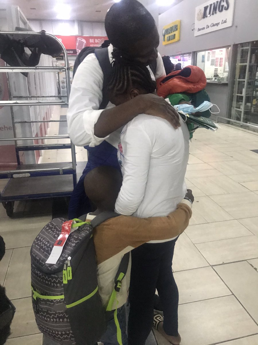 UdeariryChinwe's tweet photo. These beautiful moments, when you are about to Japa.
Pic 1- hugging the niece you will leave behind, #thegrouphug🥺🥺🥺
Pic 2- Weaving goodbye to your friends and Family 😭😭😭
@OgunyemiDamola, this is the beginning of a great story, the land will favor you🙏 https://t.co/xGWVpHbQgW