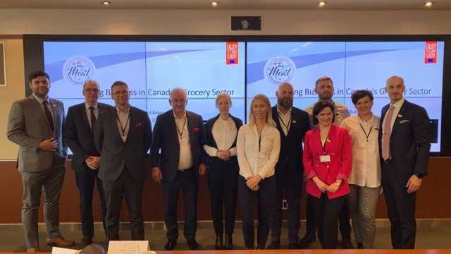 PLinToronto's tweet photo. Today at @PlinToronto we host leading entrepreneurs from 🇵🇱 Polish #meat industry #UPEMI. Good disscussion with the representatives of 🇨🇦 government.
Looking forward to further develop and strengthen our bilateral business #cooperation!
🇵🇱🤝🇨🇦 https://t.co/dCbEC56XAg