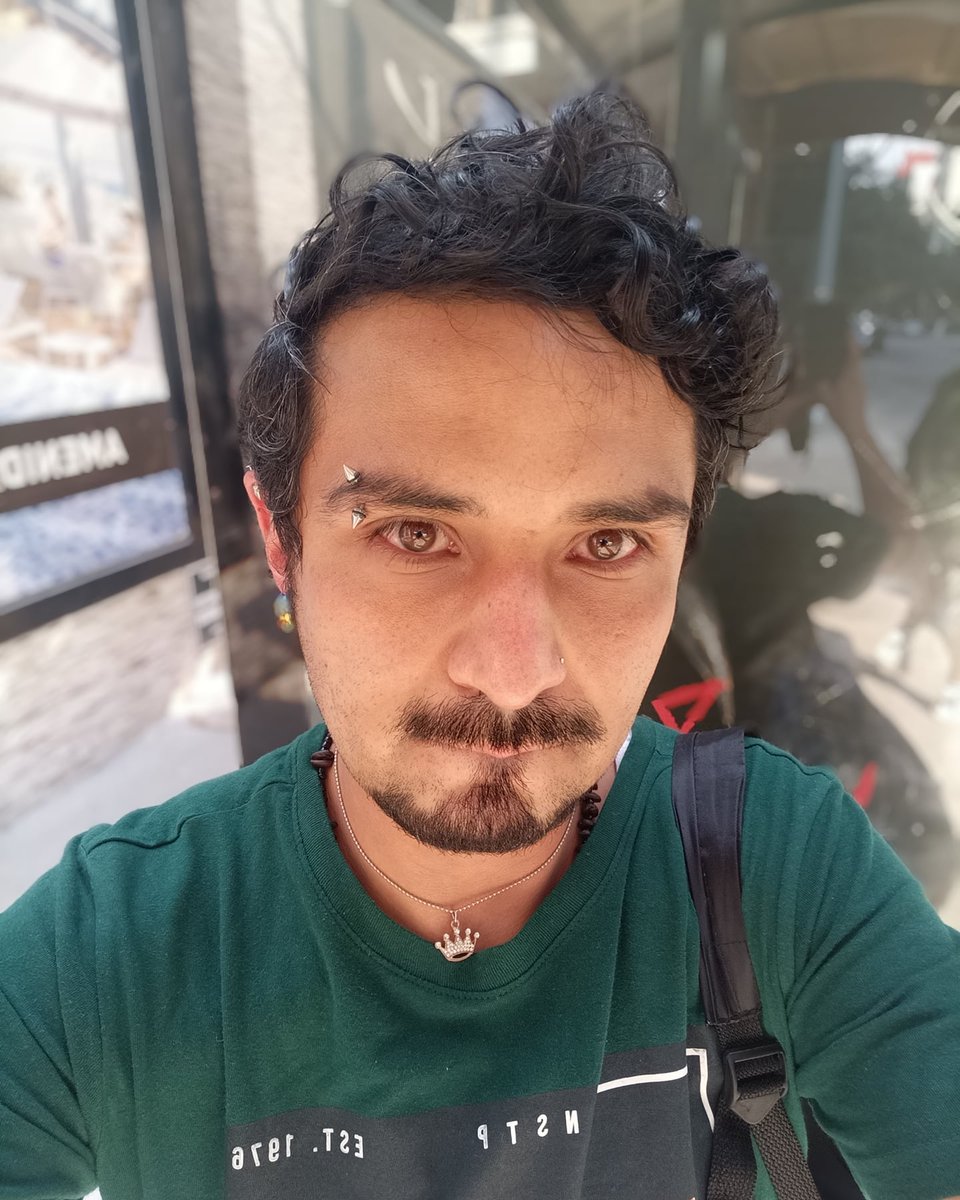 GuidoAstolfi's tweet photo. "Retrato de una pendeja que se despertó tarde"
Autorx: Guido Antonio Astolfi Torres
Técnica: Selfie en parada de camión
Cdmx
#Cdmx #selfiesparallenarelvacíointerior #selfiesparallenarmivacíointerior 
#instalgbt #instanobinarie #orgullopansexual🌈 #OrgulloNoBinarie #verde #Chinos https://t.co/EqrPEilxAs