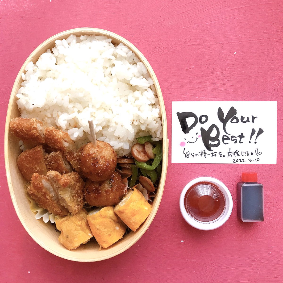 ringonomanma's tweet photo. 🍎りんご筆弁🍎
＼受験弁当／

今日は本命受験日。
なぁんにも
緊張してるように見えないけれど。

自分のベストを尽くしてきてね♡

✼••┈┈┈┈••✼••┈┈┈┈••✼
#曲げわっぱ弁当
#お弁当記録
#楽しく弁当
#受験生
#受験弁当
#入試当日
#中三息子
#doyourbest 
#筆弁 https://t.co/t6dM9tvteK
