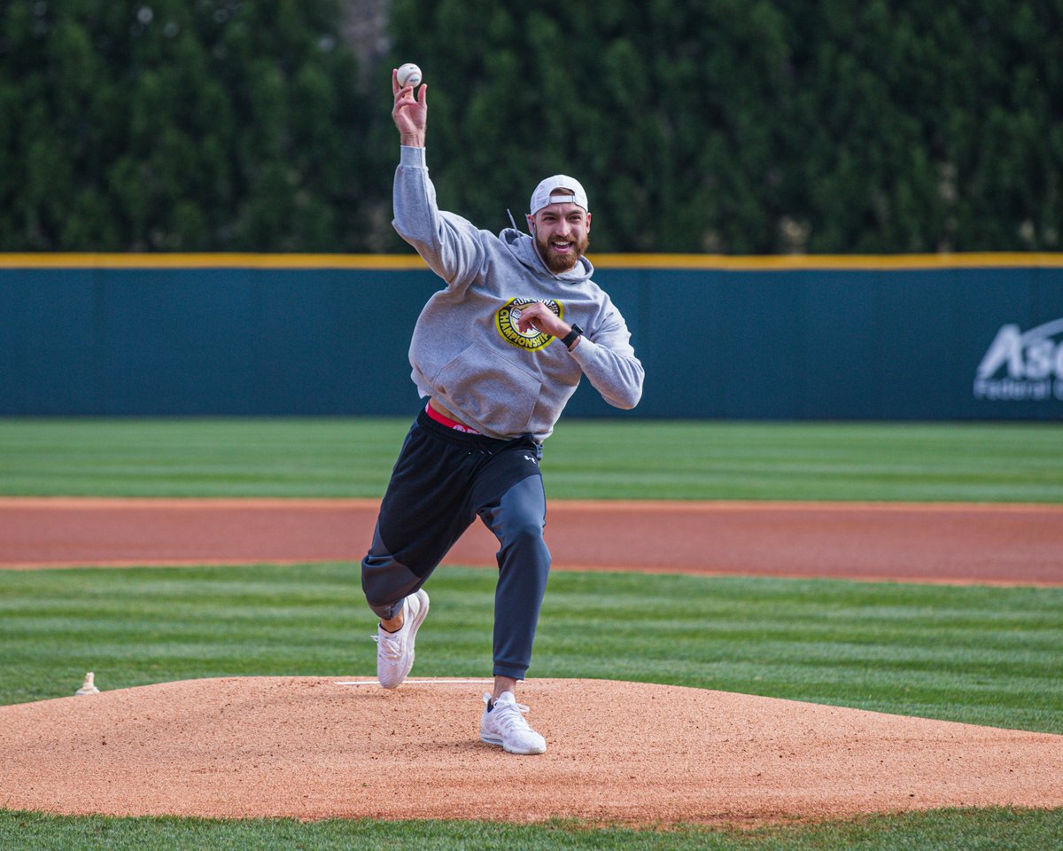 LipscombMBB's tweet photo. Throwing 𝑮𝑨𝑺 today at Dugan Field 🔥🔥🔥

Thanks @BisonBaseball for having our guy @p_hazen throw out the first pitch ⚾️ Good luck today and the rest of the season! 👊

#IntoTheStorm⛈️ | #HornsUp🤘 https://t.co/ezhqAHGOXC