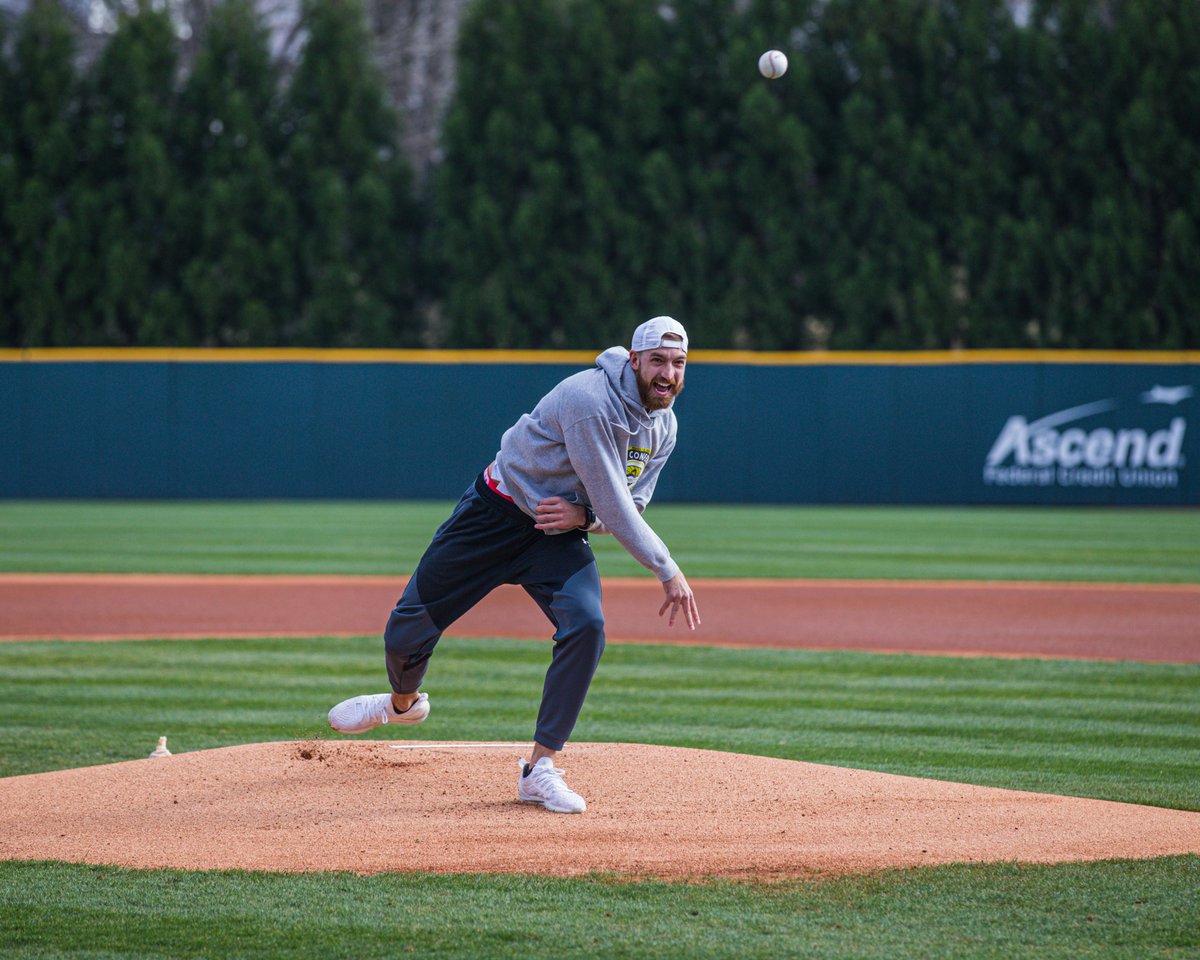 LipscombMBB's tweet photo. Throwing 𝑮𝑨𝑺 today at Dugan Field 🔥🔥🔥

Thanks @BisonBaseball for having our guy @p_hazen throw out the first pitch ⚾️ Good luck today and the rest of the season! 👊

#IntoTheStorm⛈️ | #HornsUp🤘 https://t.co/ezhqAHGOXC