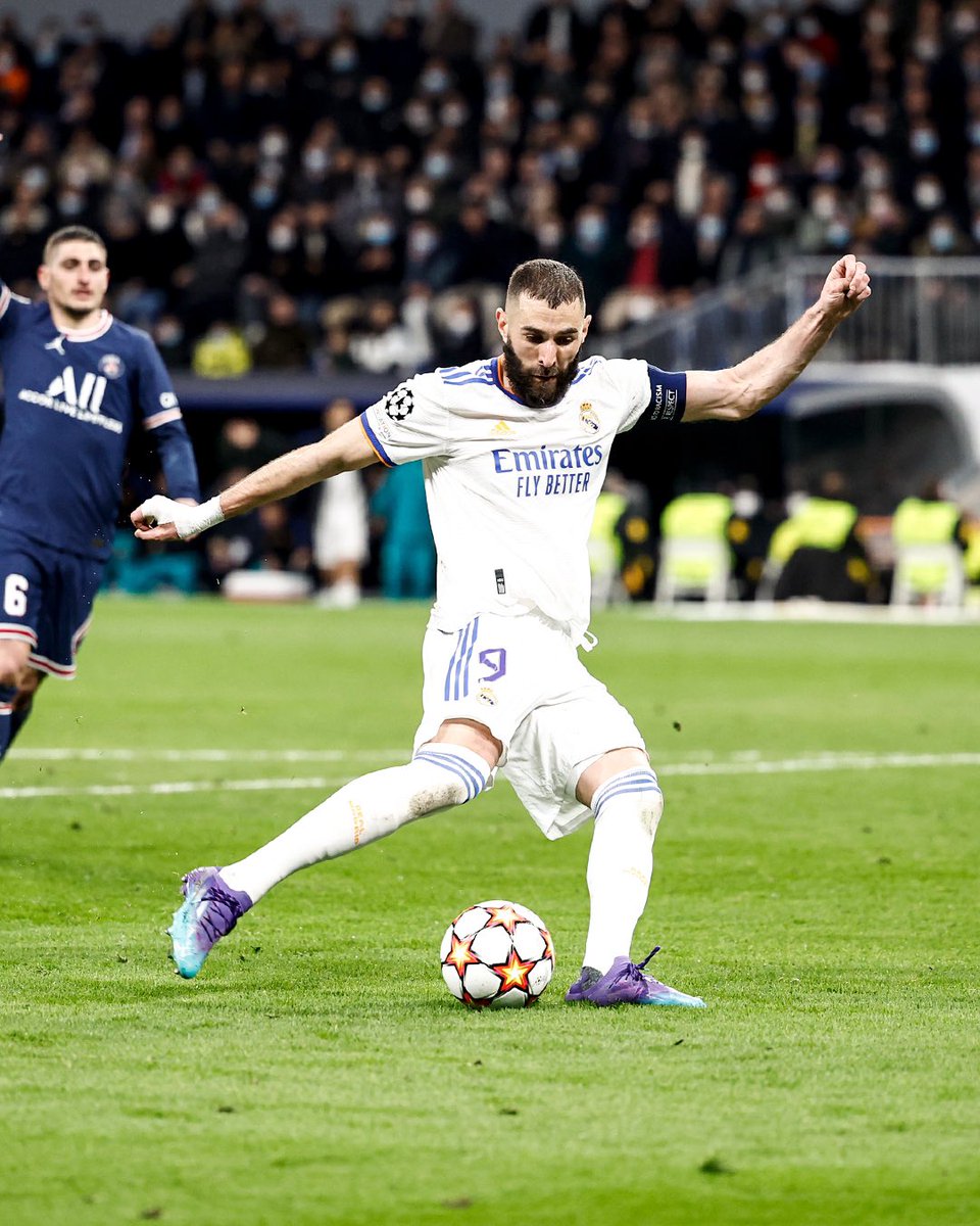 Brilamedia's tweet photo. At 34 years and 80 days Karim Benzema 🇫🇷 is the oldest player to EVER score a hat trick in the Champions League. #UCL
KARIM THE DREAM 🌟
#UCL #RMAPSG #MCISCP #BAYSAL #LIVINT #ChampionsLeague #brilafm #brilamedia #brilasports https://t.co/zDXF71DhFw