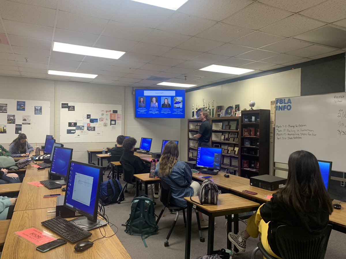 myhenley's tweet photo. Proud moment when alumni gives back by speaking to your classes about opportunities to take advantage of in college. Excellent job today, Weston Hargrove! @iam_wchxiii @MT_Promotions @CCCHSRaiders https://t.co/az5ERSi25i