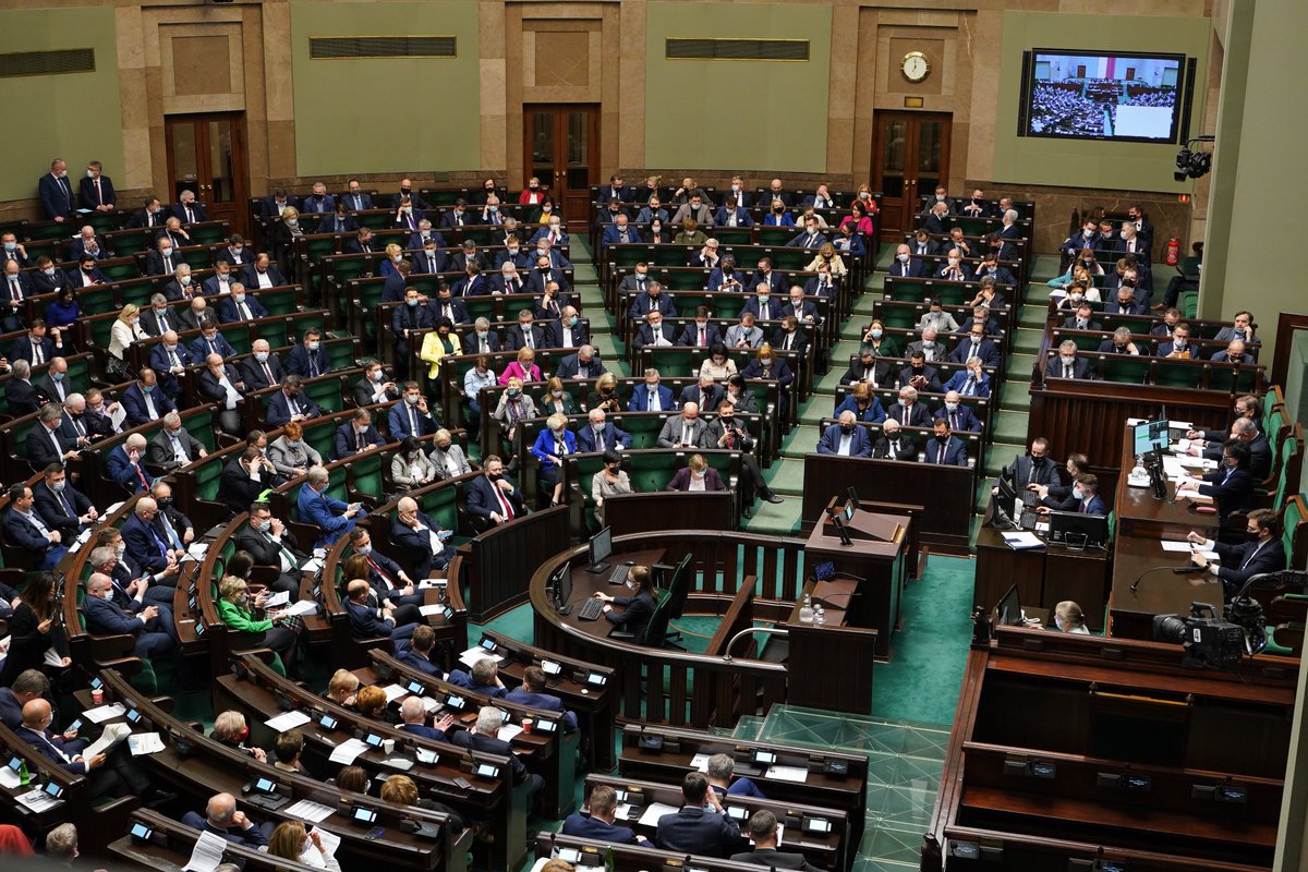 🇵🇱🤝🇺🇦 #SolidarnizUkrainą

❗️#Sejm uchwalił ustawę o pomocy obywatelom #Ukraina w związku z konfliktem zbrojnym na terytorium tego państwa.

📄🔗bit.ly/3vVcI9U